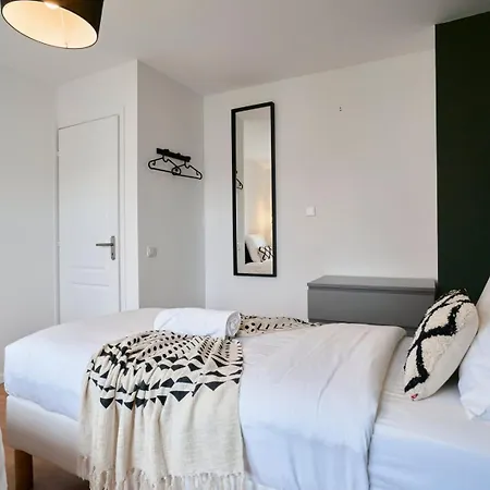 3 Bedroom House With Garden Near St Maur Tram