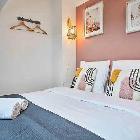 3 Bedroom House With Garden Near St Maur Tram Guest house Marcq-en-Baroeul