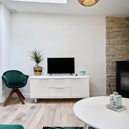 3 Bedroom House With Garden Near St Maur Tram