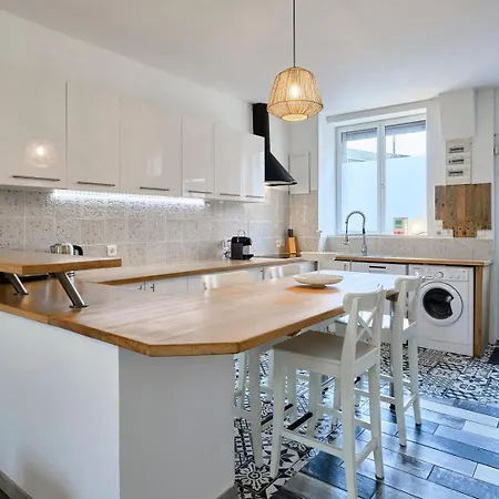 Guest house 3 Bedroom House With Garden Near St Maur Tram Marcq-en-Baroeul